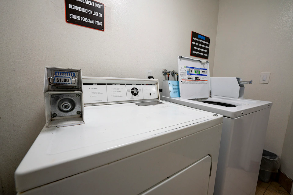 Hermiston Inn & Suites guest laundry room