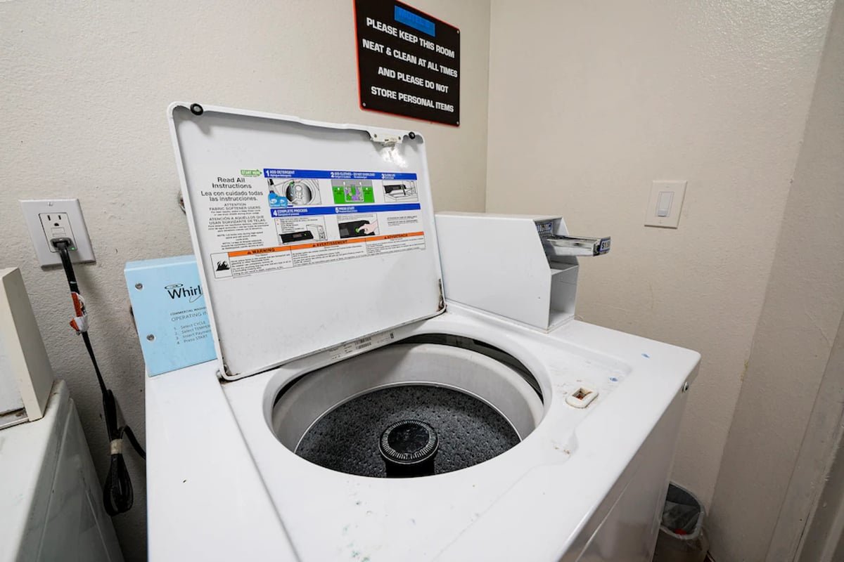 Hermiston Inn & Suites guest laundry