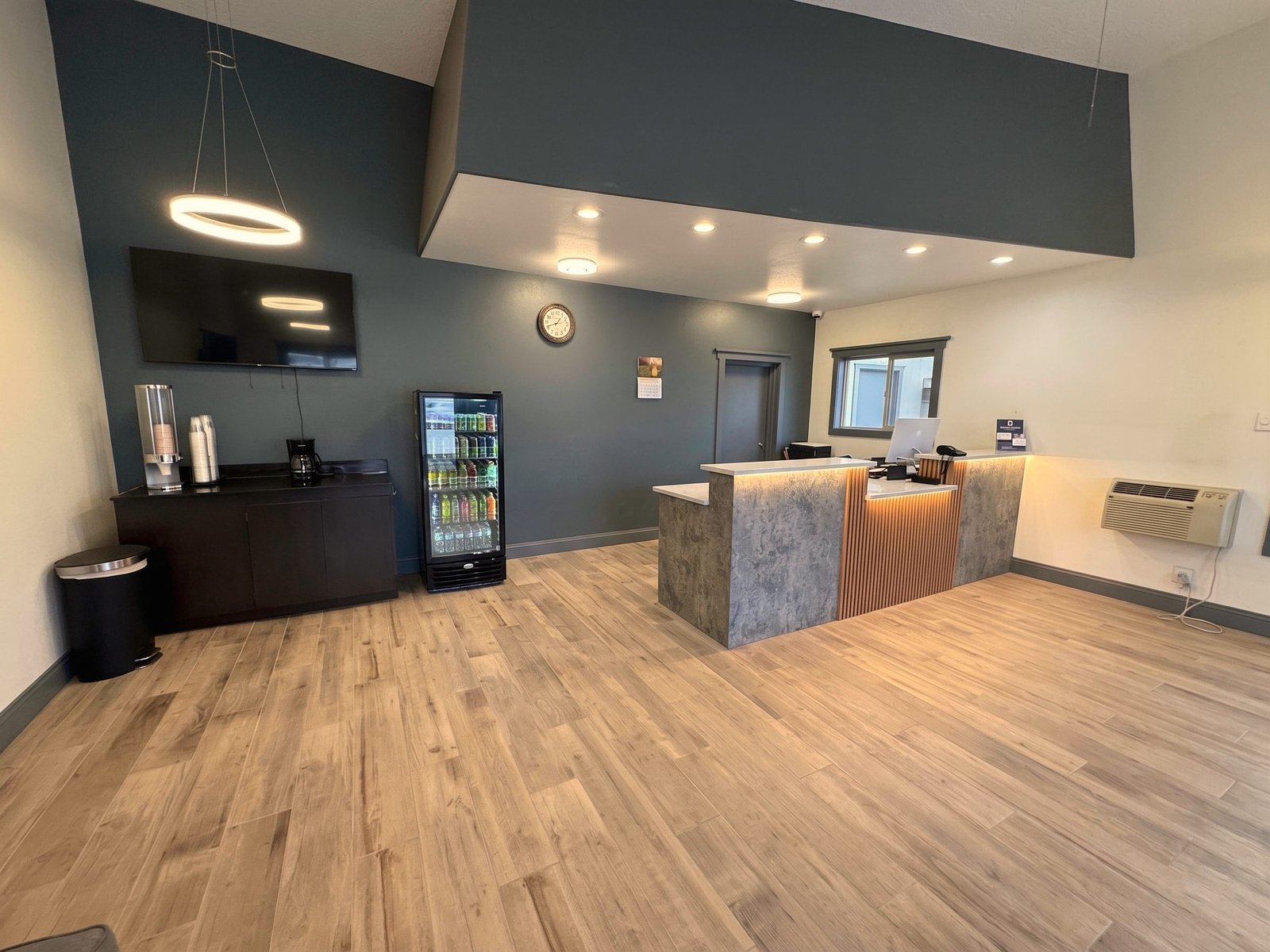 Hermiston Inn & Suites lobby interior