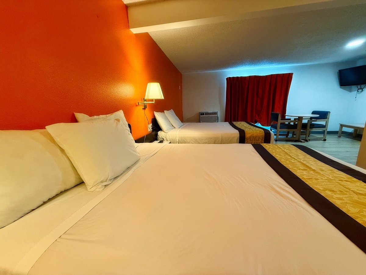 Double Queen Kitchenette Room