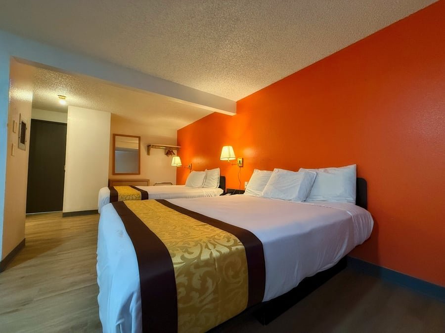 Double Queen Kitchenette Room – view 3