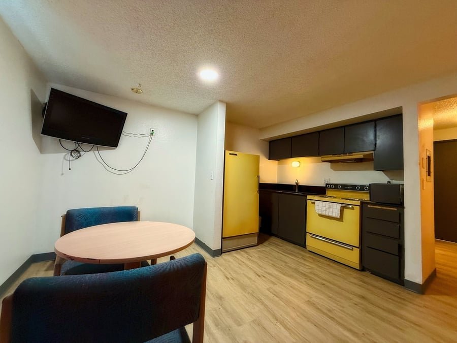 Double Queen Kitchenette Room – view 6