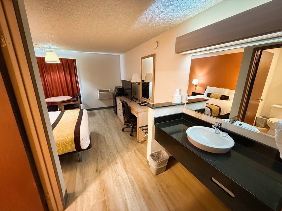 Double Queen Room – view 3