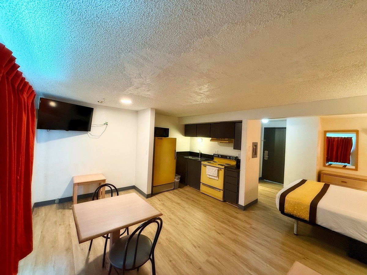 King Kitchenette Room
