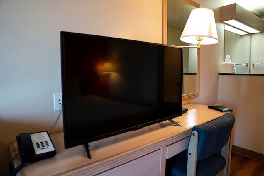Single King Room – view 6