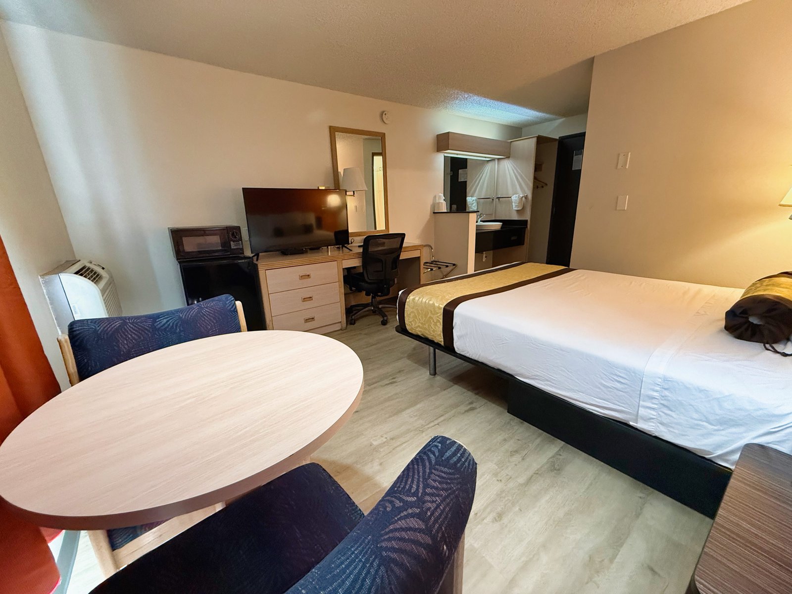 Single Queen Bed Room view 2